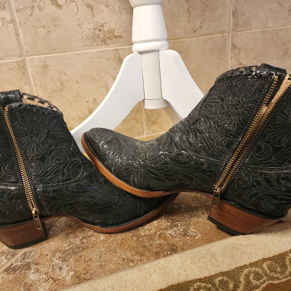 Black women's ankle boots 👢 😍 👌